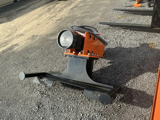 SKID STEER POST DRIVER photo 2