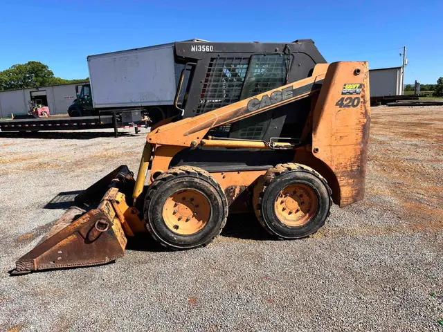 CASE 420 SKID LOADER