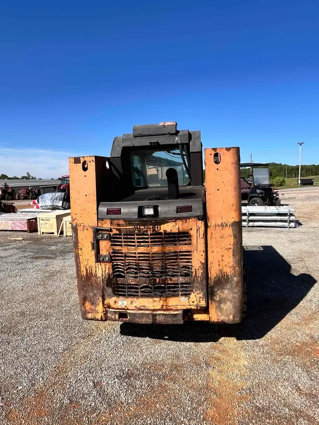 CASE 420 SKID LOADER photo 3