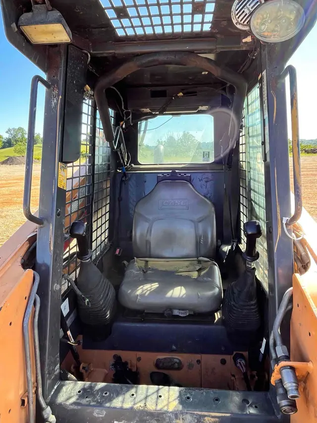 CASE 420 SKID LOADER photo 4