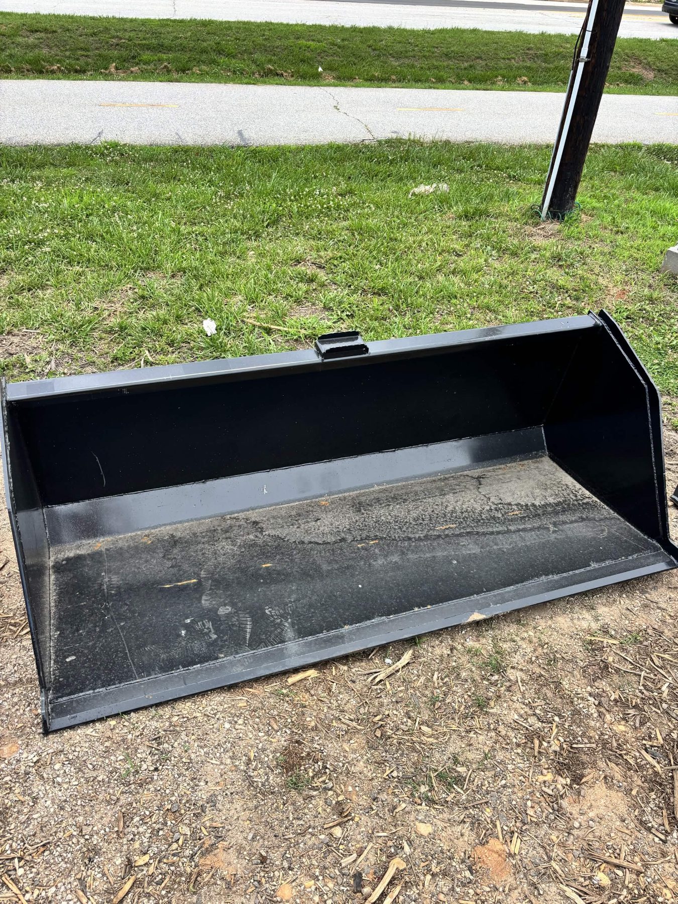 Skid Steer 84in Material Bucket photo 2