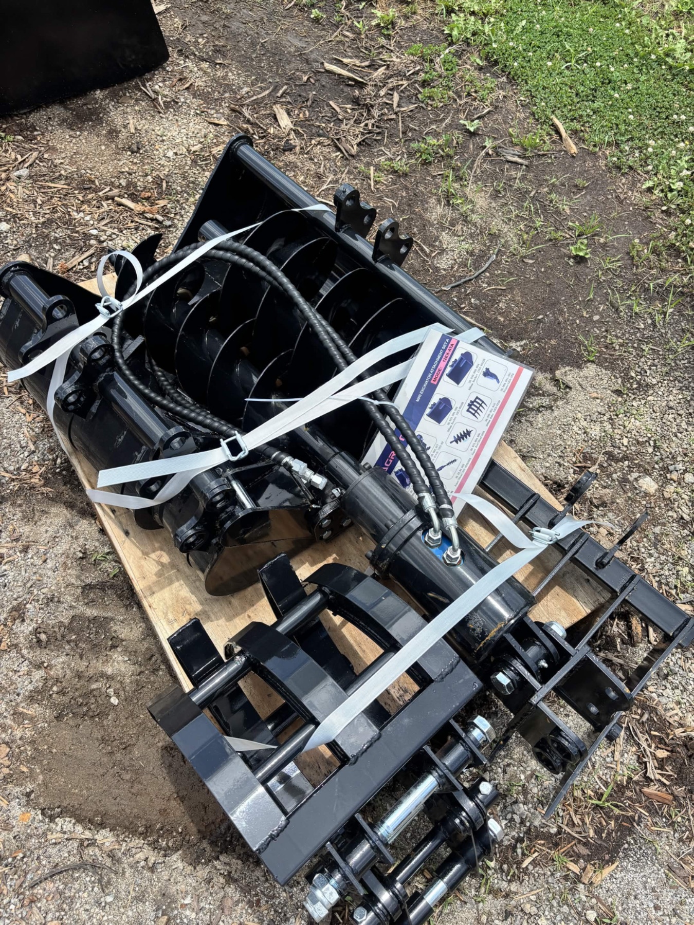 QK20R Mini Excavator w/ Multiple Attachments thumbnail 7