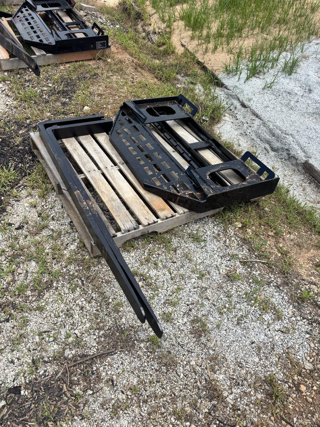 Skid Steer Pallet Forks thumbnail 2